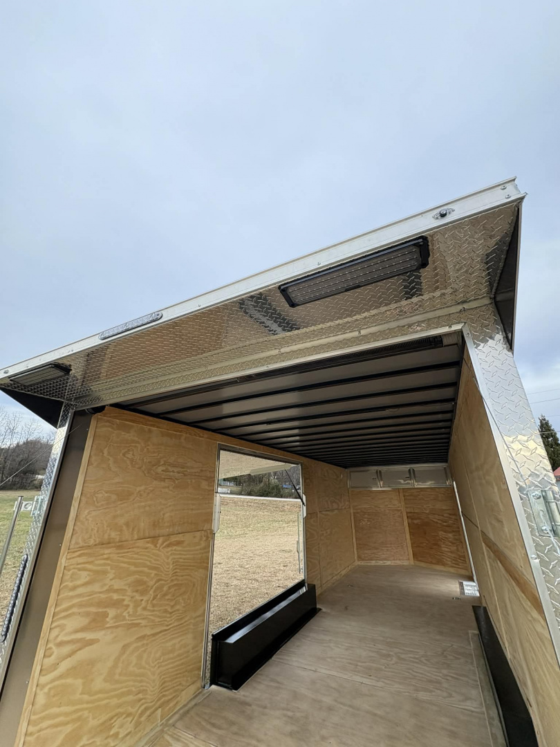 New 2026 Diamond Cargo 8.5X24TAWHT.GULLWING DOOR Car / Racing Trailer