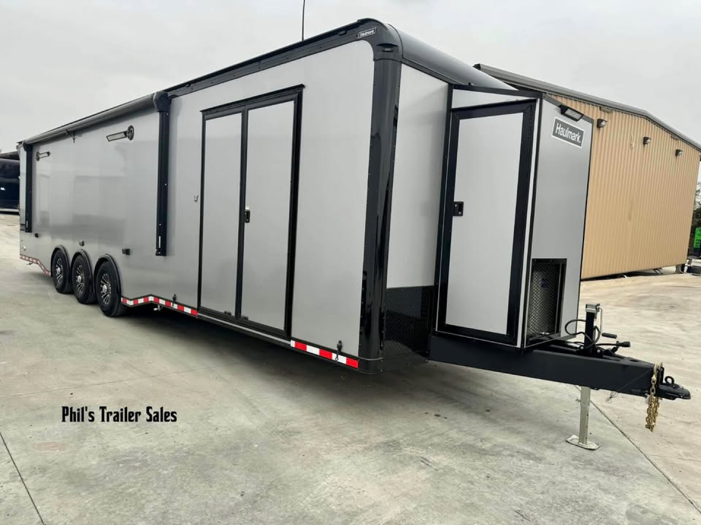 New ***PRI SHOW SPECIAL*** ONLY 1 AVAILABLE! 2026 Haulmark 8.5X34 RACE TRAILER EDGE PRO GLASS DOORS, MINI SPLIT, ELECTRIC AWNING, TONGUE BOX & MORE! Car / Racing Trailer