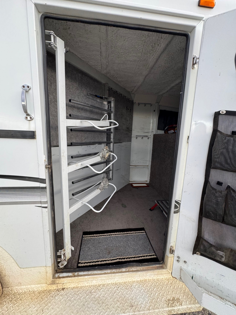 Used 2002 Trails West 2H GN Horse Trailer