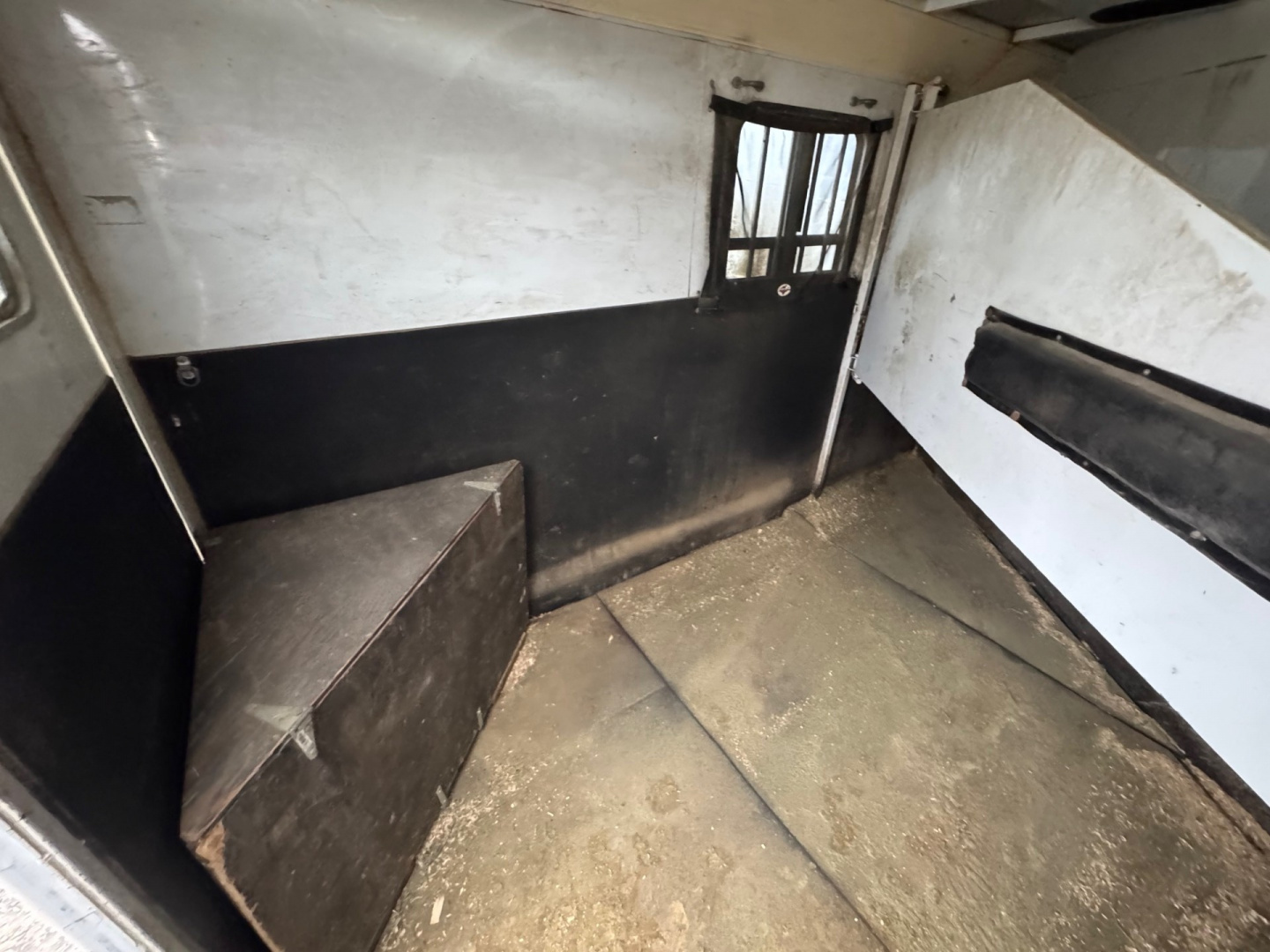 Used 2002 Trails West 2H GN Horse Trailer