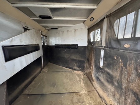 Used 2002 Trails West 2H GN Horse Trailer
