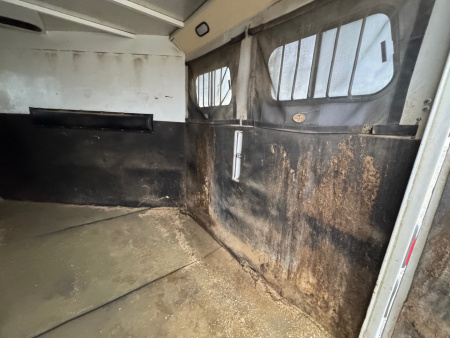 Used 2002 Trails West 2H GN Horse Trailer