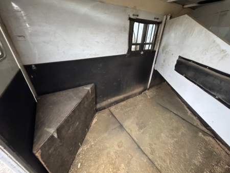 Used 2002 Trails West 2H GN Horse Trailer