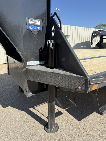 New 2026 Diamond C Trailers FMAX210 102X32 HYD Gooseneck Bodies