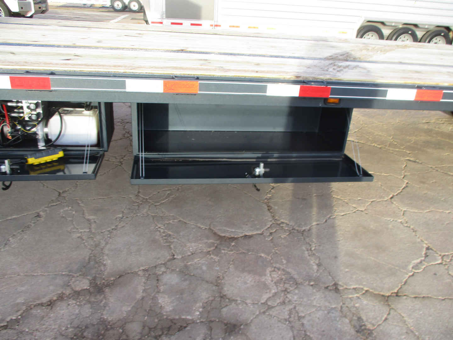 New 2026 Titan Trailer Flatbed Flatbed Trailer 8'6 X 33