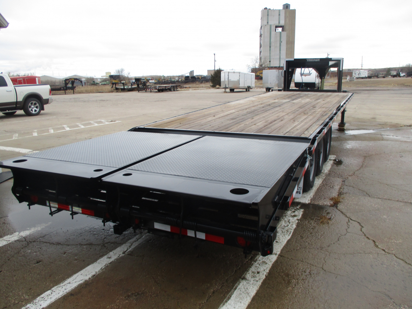 New 2025 Titan Trailer Flatbed Flatbed Trailer 8'6 X30