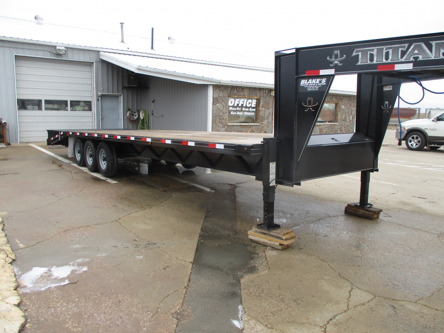 New 2025 Titan Trailer Flatbed Flatbed Trailer 8'6 X30
