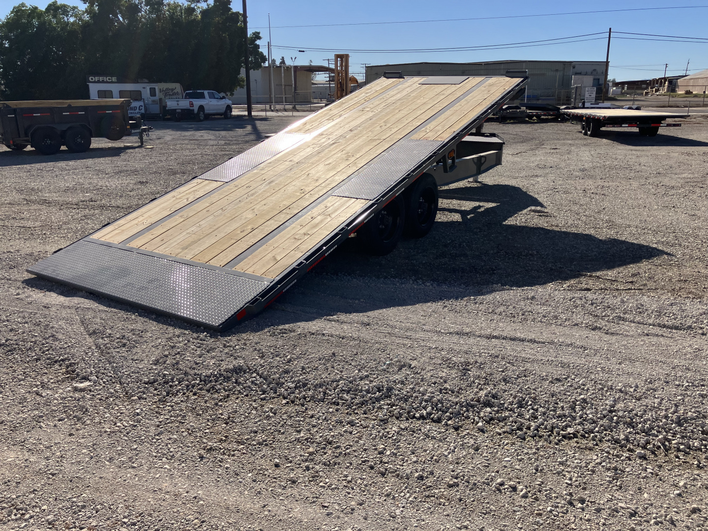 New 2026 Diamond C Trailers DET 207 24 X 102 Deckover Trailer