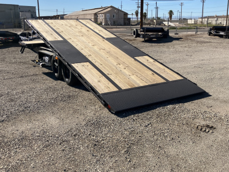 New 2026 Diamond C Trailers DET 207 24 X 102 Deckover Trailer