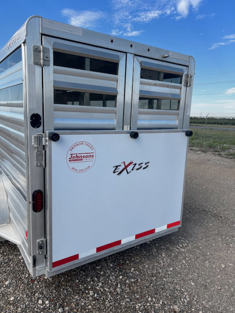 Used 2024 Exiss 6 Pen Bumper Pull Trailer