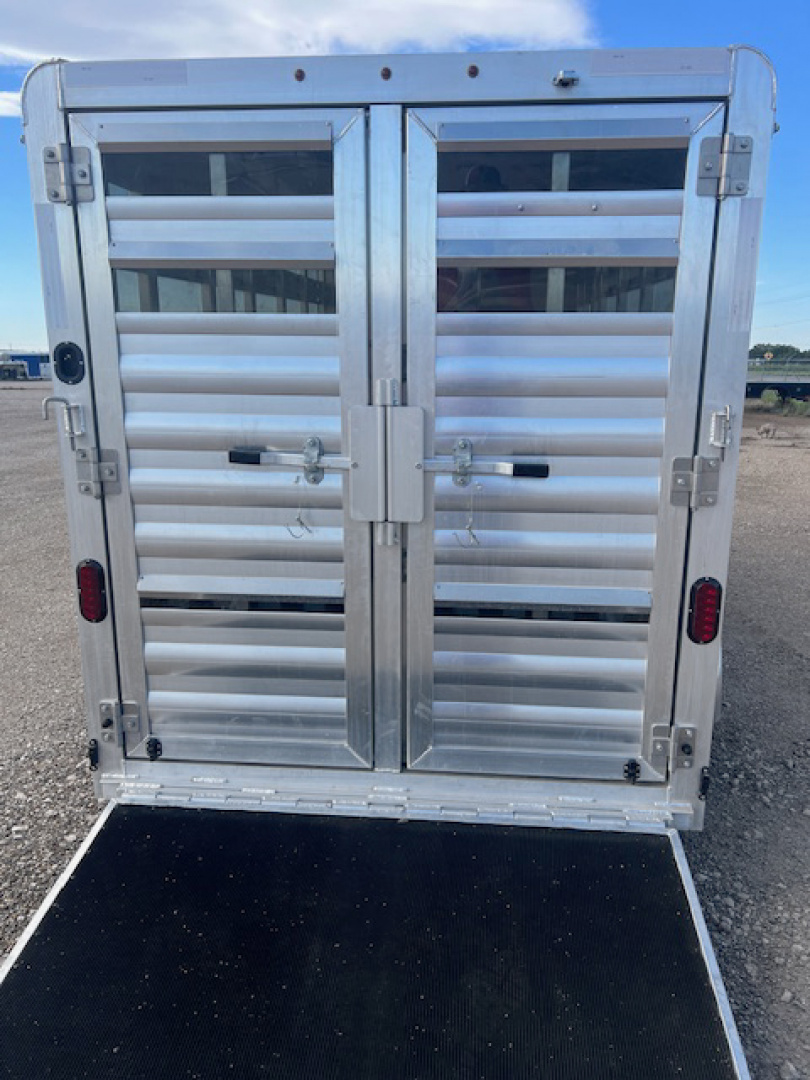 Used 2024 Exiss 6 Pen Bumper Pull Trailer