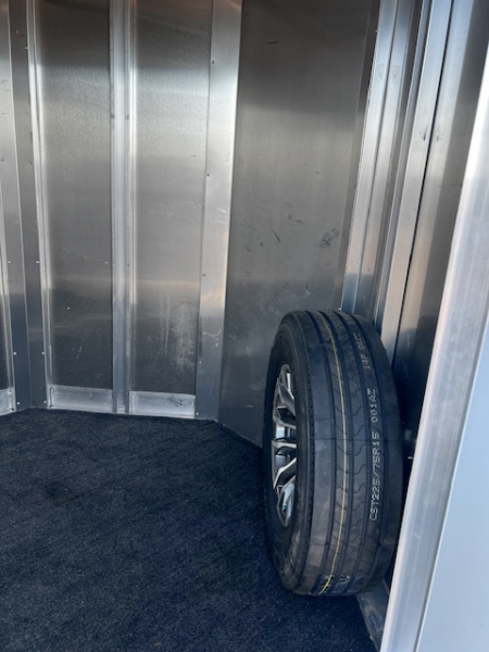 Used 2024 Exiss 6 Pen Bumper Pull Trailer