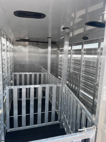 Used 2024 Exiss 6 Pen Bumper Pull Trailer