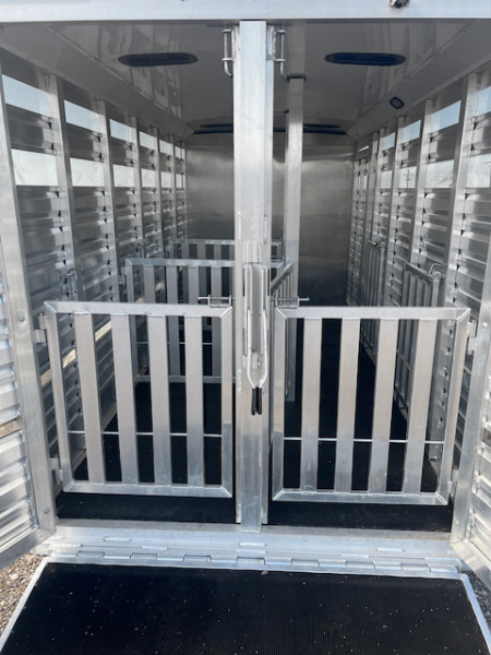 Used 2024 Exiss 6 Pen Bumper Pull Trailer