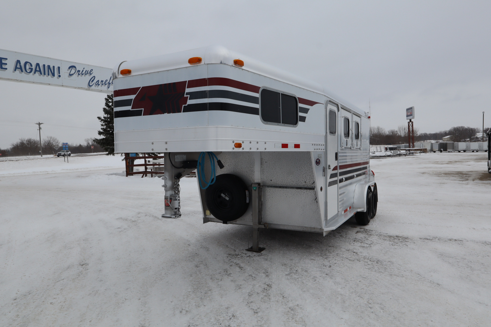 Used 2002 4-Star Trailers 2 Horse GN Trailer
