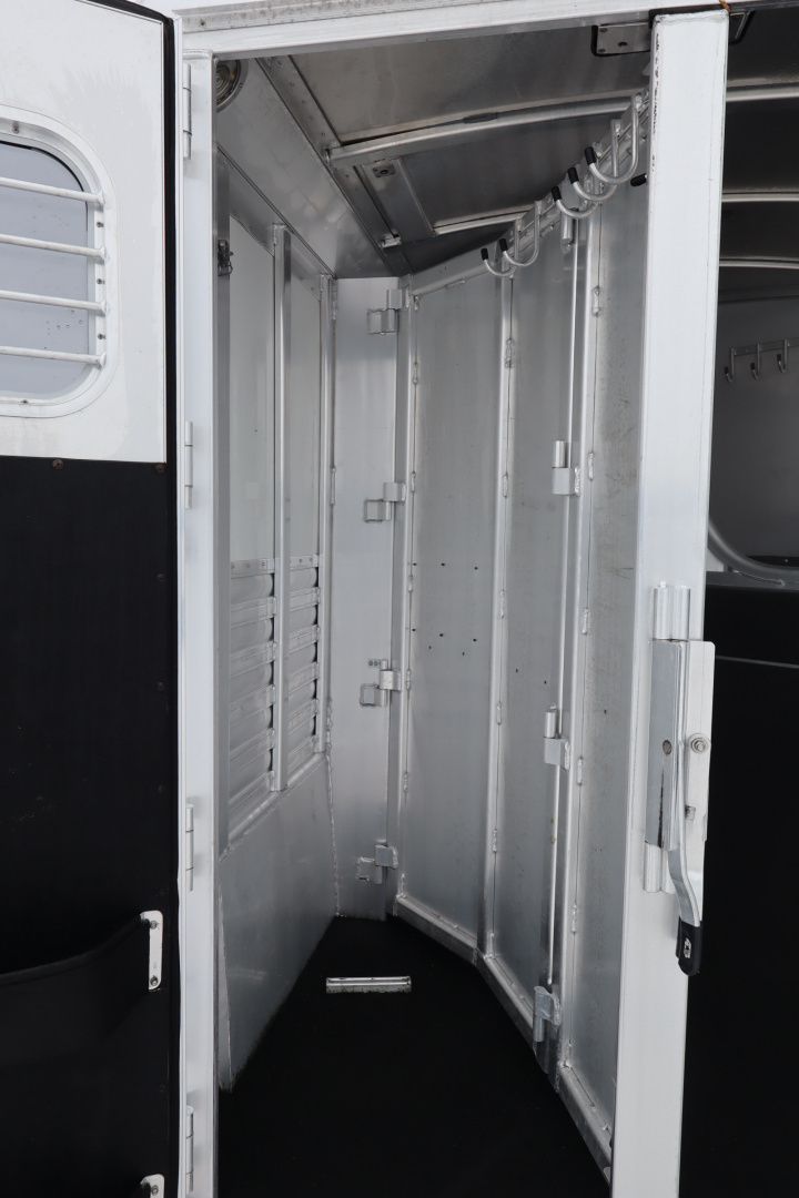 Used 2002 4-Star Trailers 2 Horse GN Trailer