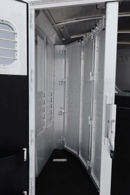 Used 2002 4-Star Trailers 2 Horse GN Trailer