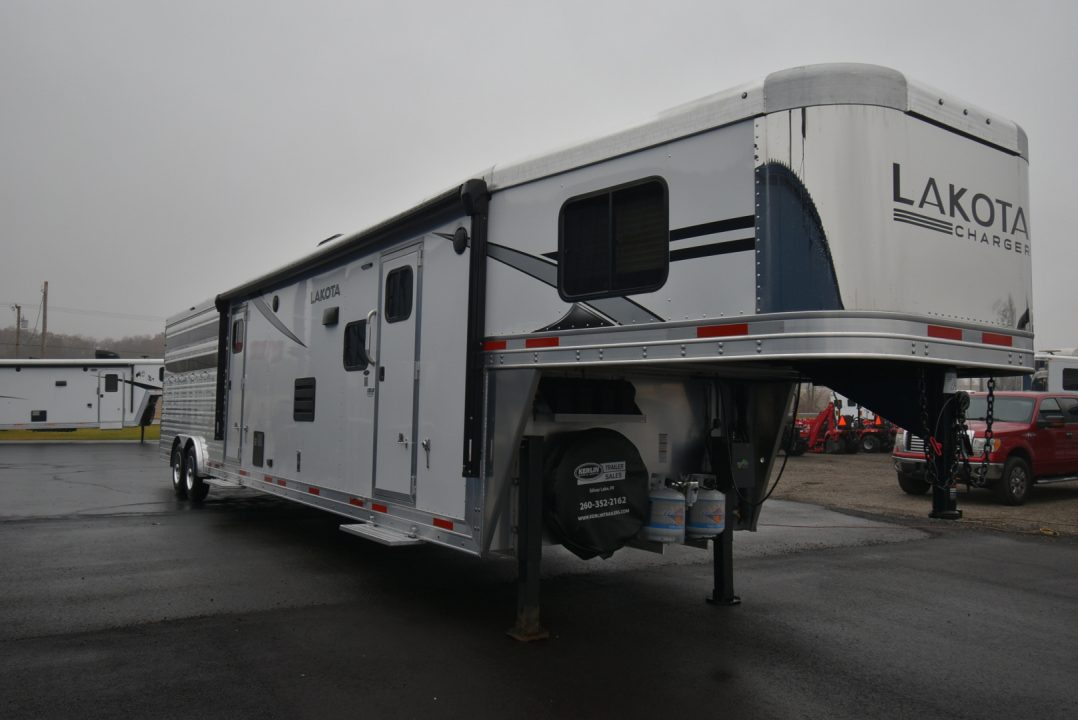 New 2026 Lakota CHL81413SR Stock Combo Horse Trailer