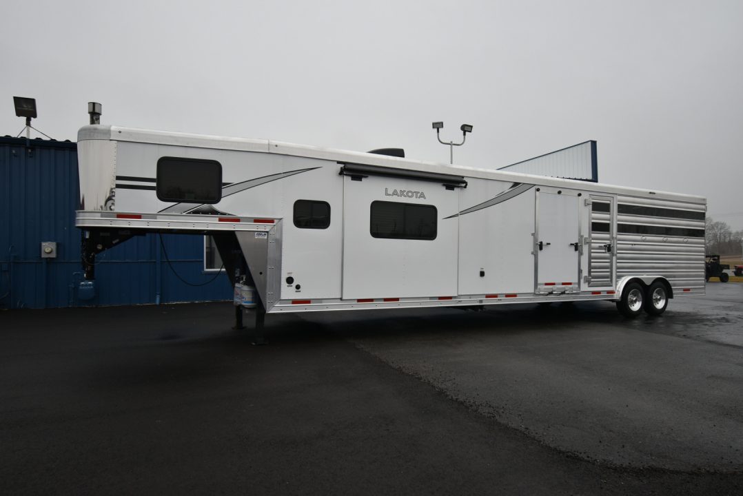 New 2026 Lakota CHL81413SR Stock Combo Horse Trailer