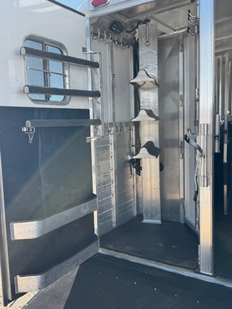 Used 2019 4-Star 3 Horse Living Quarters Horse Trailer