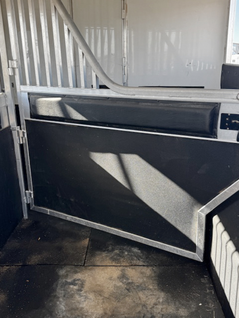 Used 2019 4-Star 3 Horse Living Quarters Horse Trailer