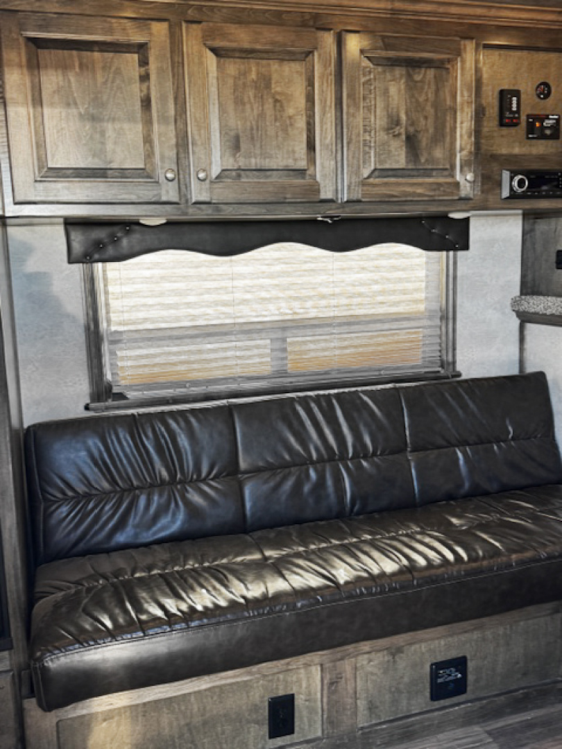 Used 2019 4-Star 3 Horse Living Quarters Horse Trailer