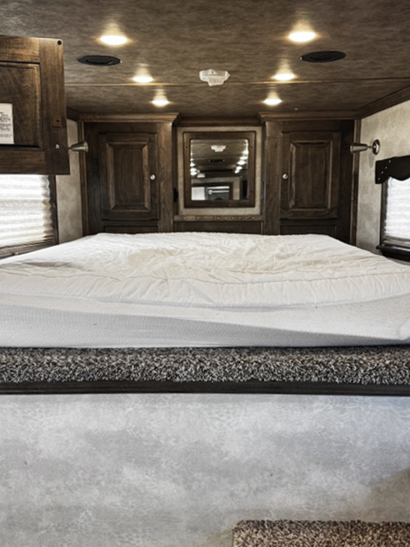 Used 2019 4-Star 3 Horse Living Quarters Horse Trailer