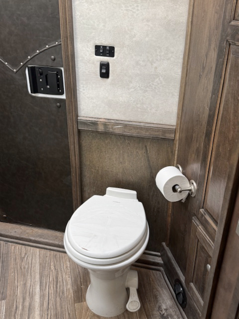 Used 2019 4-Star 3 Horse Living Quarters Horse Trailer