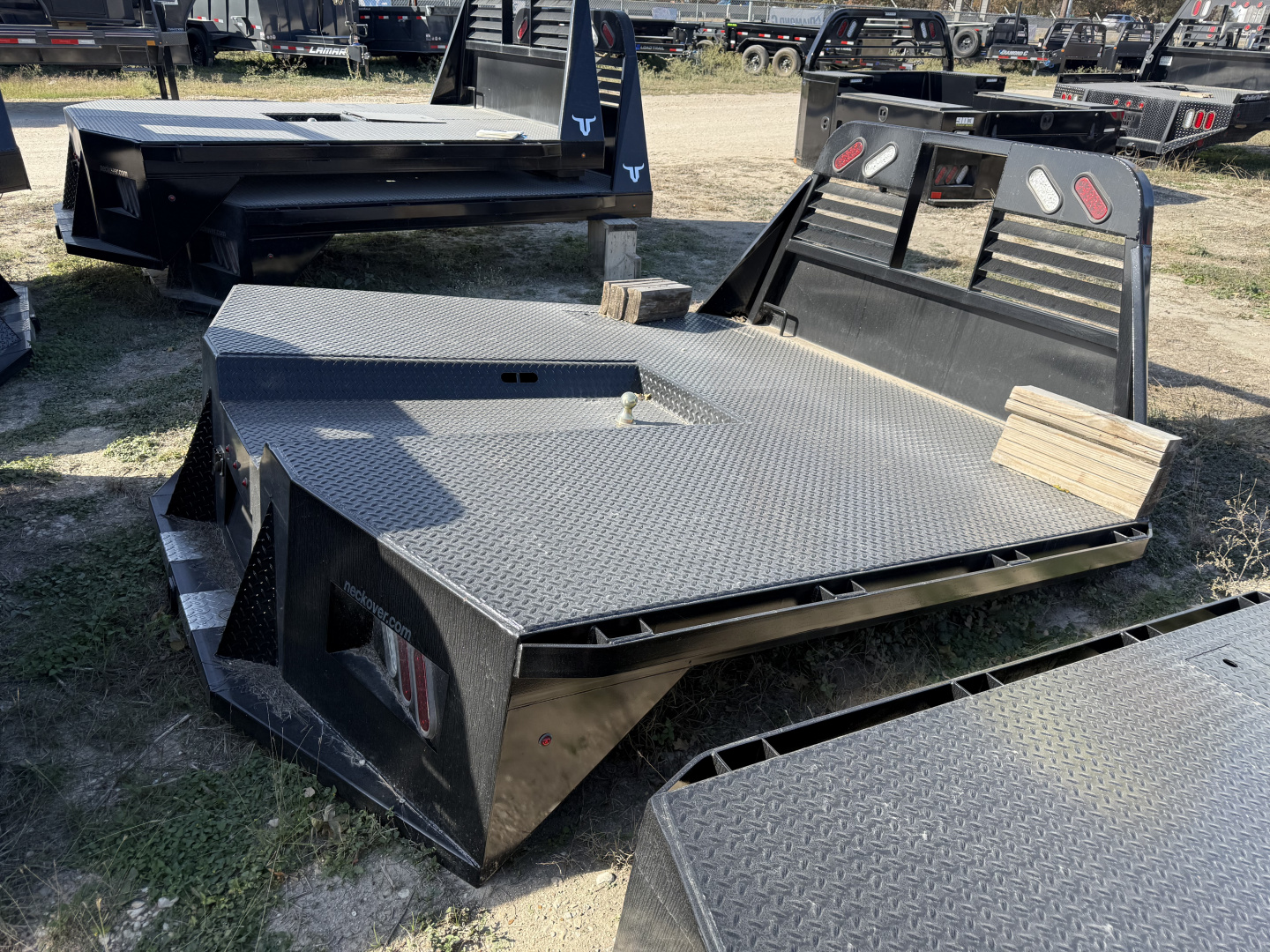 New 2025 Neckover PLATFORM DUALLY Truck Bed