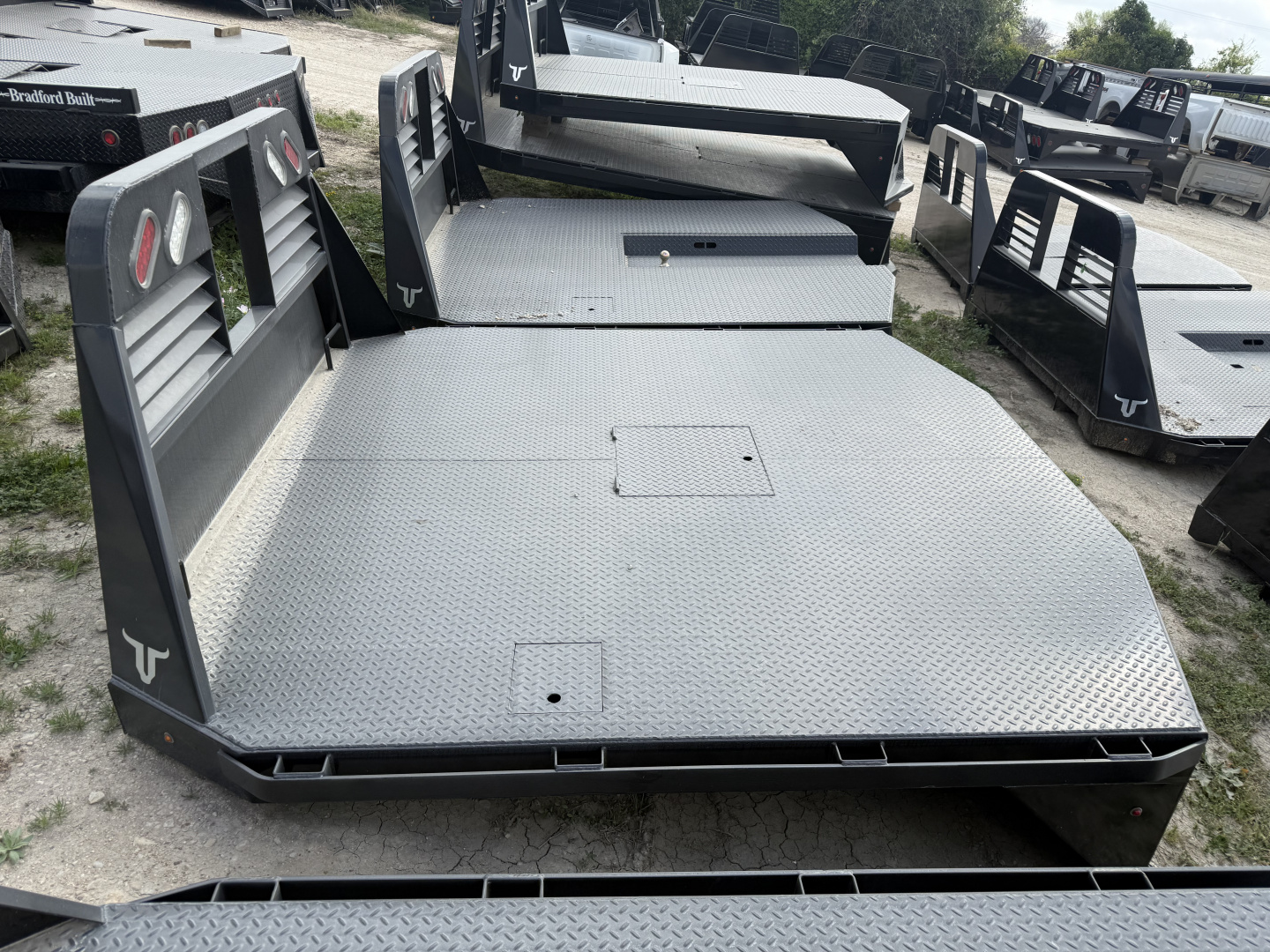New 2025 Neckover PLATFORM DUALLY Truck Bed
