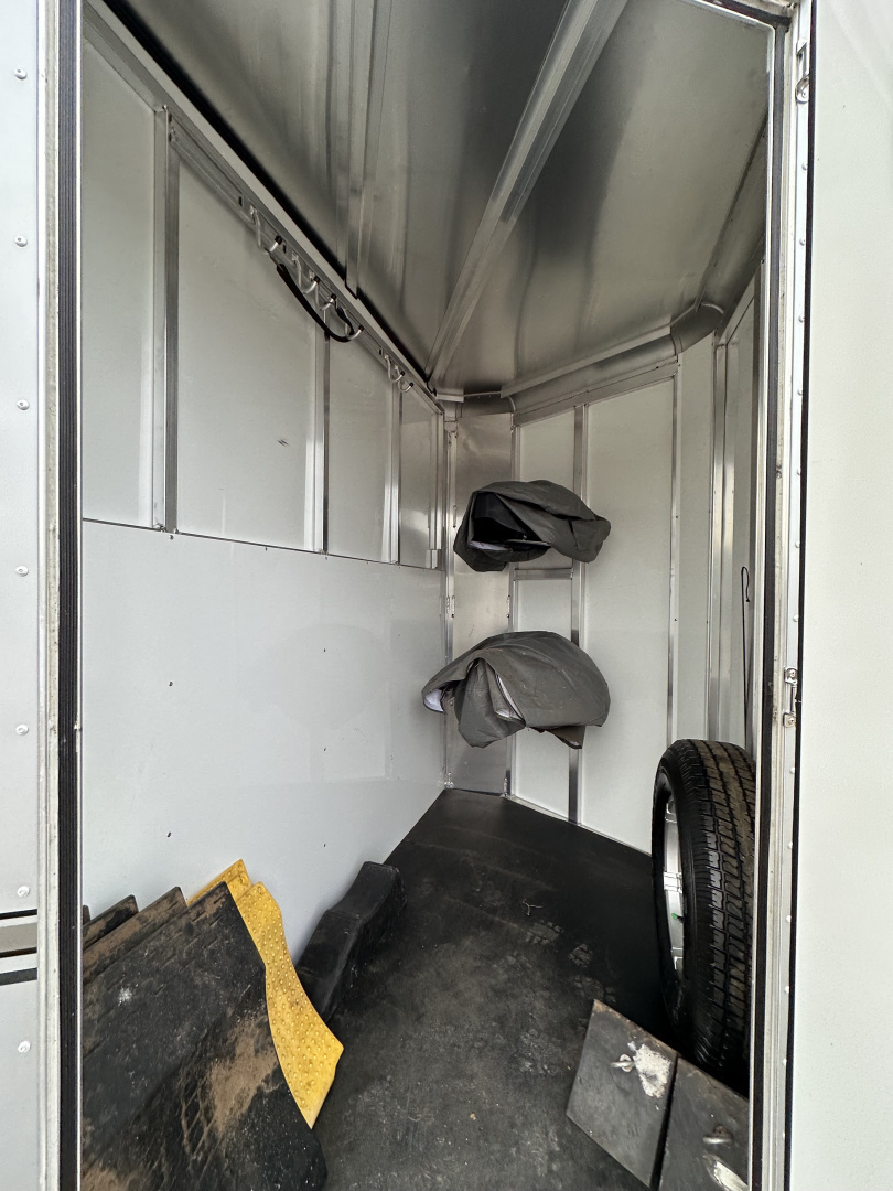 Used 2021 Sundowner Super Sport 2H BP Horse Trailer