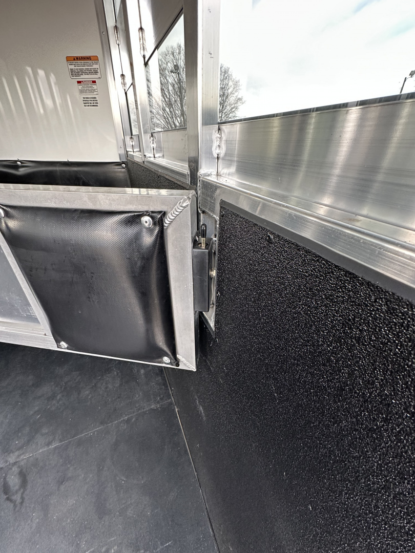 Used 2021 Sundowner Super Sport 2H BP Horse Trailer
