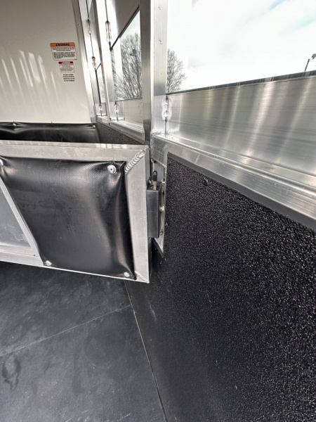 Used 2021 Sundowner Super Sport 2H BP Horse Trailer