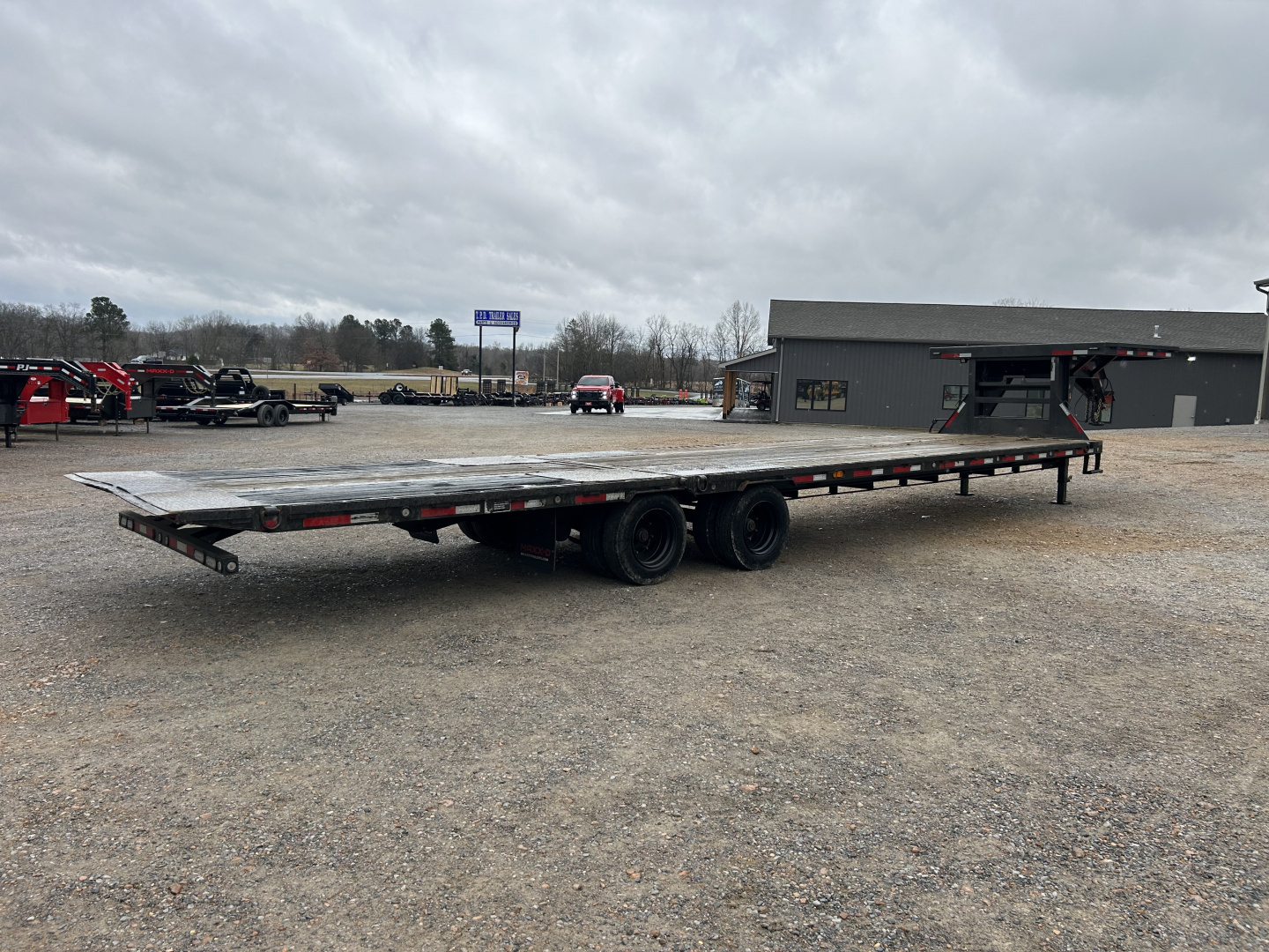 Used 2022 MAXXD 36' x 102" 30k Hyd Dove Gooseneck Trailer