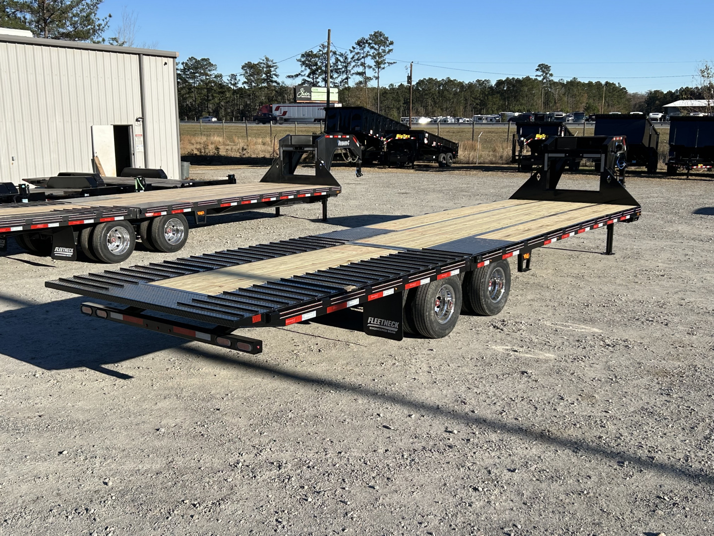 New 2026 Diamond C FMAX210 GOOSENECK TRAILER PACESETTER EDITION LOADES HYDRTO DOVE & JACKS DISC BRAKES ALUMINUM OUTER RIMS
