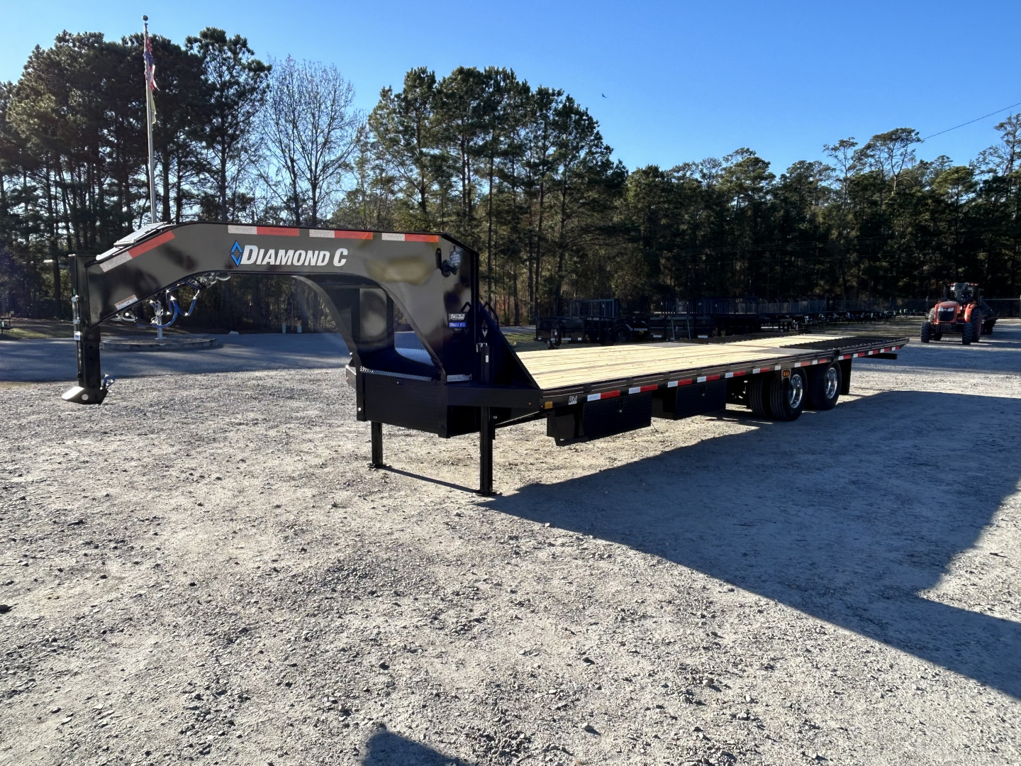 New 2026 Diamond C FMAX210 GOOSENECK TRAILER PACESETTER EDITION LOADES HYDRTO DOVE & JACKS DISC BRAKES ALUMINUM OUTER RIMS