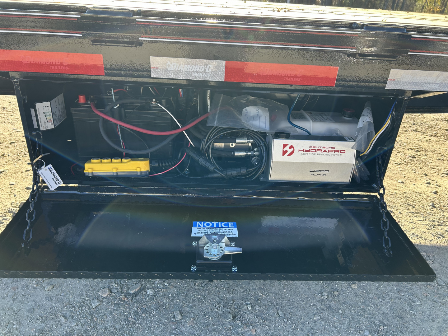 New 2026 Diamond C FMAX210 GOOSENECK TRAILER PACESETTER EDITION LOADES HYDRTO DOVE & JACKS DISC BRAKES ALUMINUM OUTER RIMS