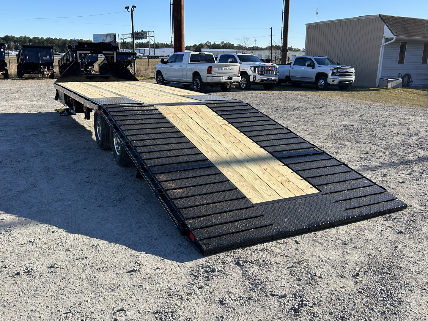 New 2026 Diamond C FMAX210 GOOSENECK TRAILER PACESETTER EDITION LOADES HYDRTO DOVE & JACKS DISC BRAKES ALUMINUM OUTER RIMS