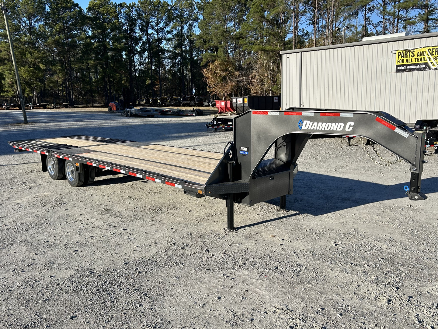 New 2026 Diamond C FMAX212 GOOSENECK TRAILER HYDRO DOVE & JACKS 17.5 ALUMINUM OUTER RIMS WIRELESS REMOTE
