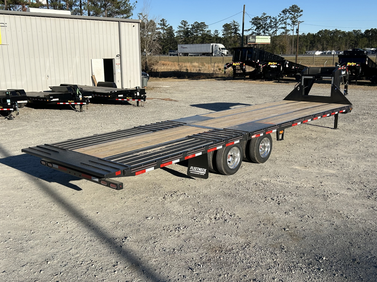 New 2026 Diamond C FMAX212 GOOSENECK TRAILER HYDRO DOVE & JACKS 17.5 ALUMINUM OUTER RIMS WIRELESS REMOTE