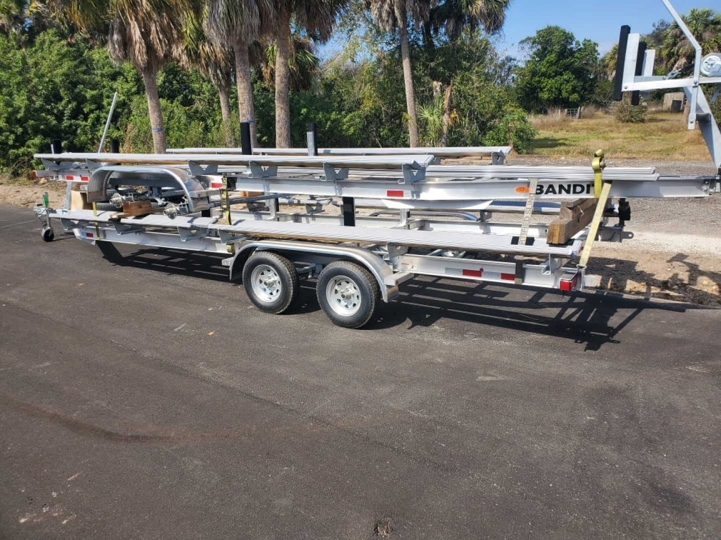 New 2026 BANDIT 22-24FT ALUMINUM PONTOON/TRITOON BOAT TRAILER WITH ADJUSTABLE BUNKS, GUIDE POLES