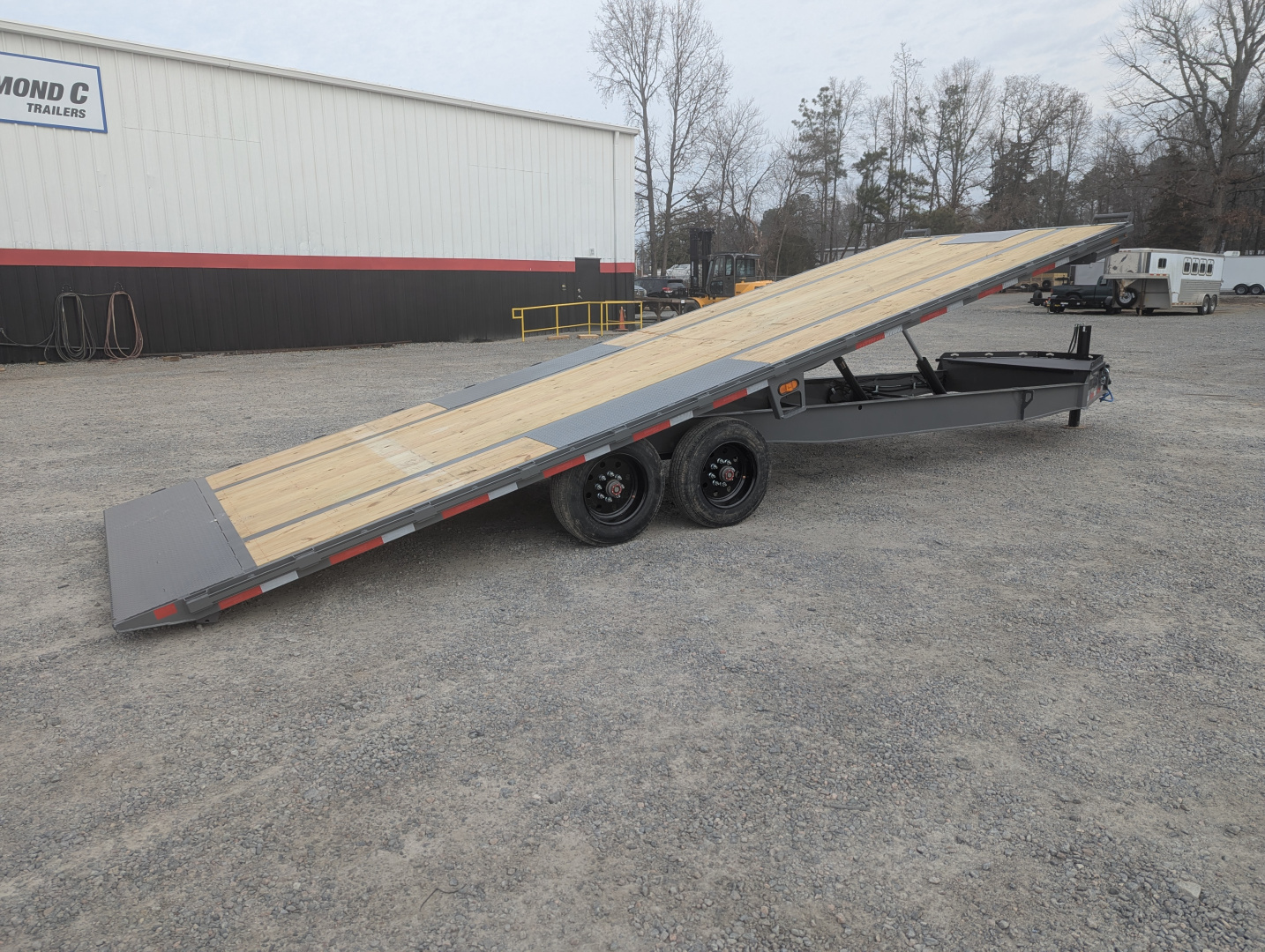 New 2026 Diamond C Trailers 26' Diamond C DET Deckover Tilt Trailer