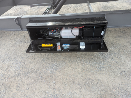 New 2026 Diamond C Trailers 26' Diamond C DET Deckover Tilt Trailer