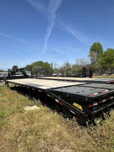New 2025 Big Tex Trailers 16GN-30D5A Gooseneck Trailer