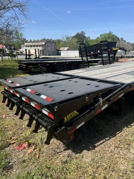 New 22GN-33 (28+5) Big Tex Dual Tandem GooseneckTrailer