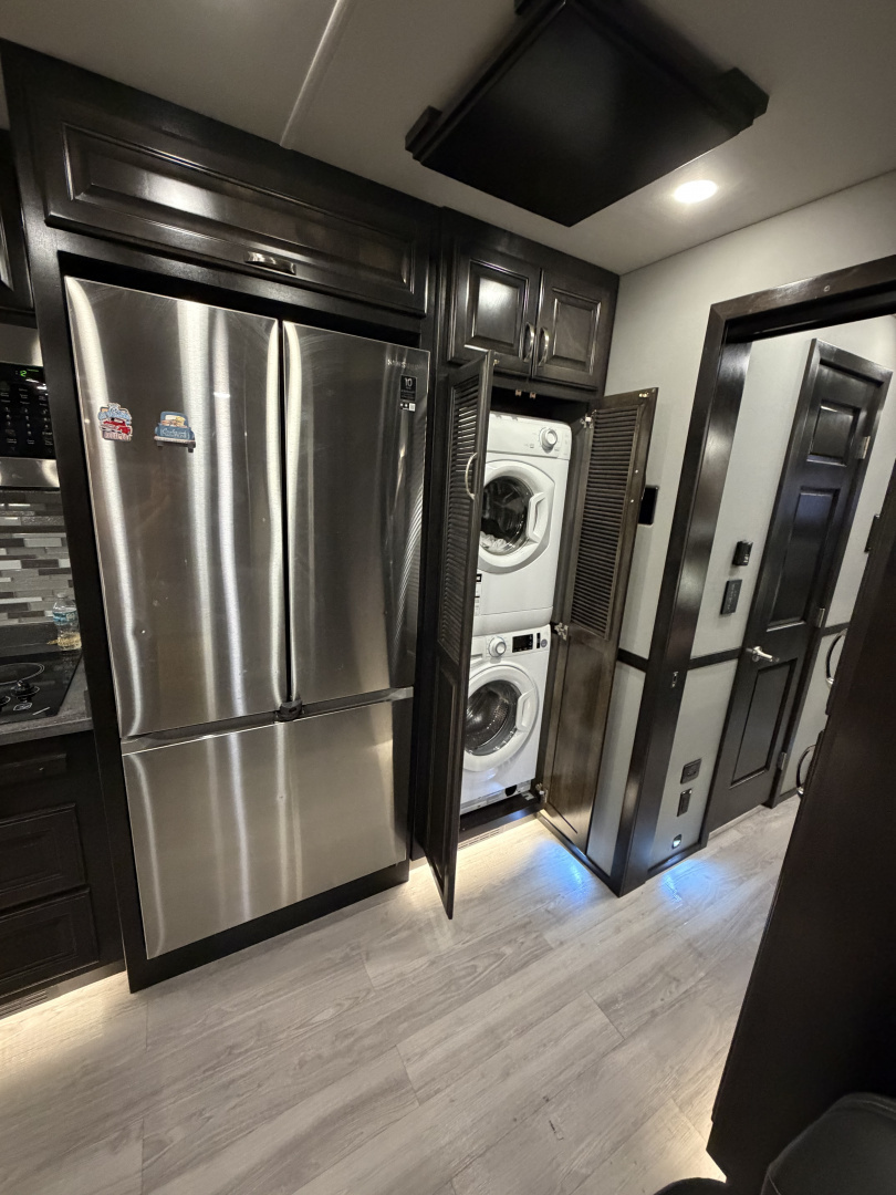 Used 2022 ShowHauler Bunk Model Class C