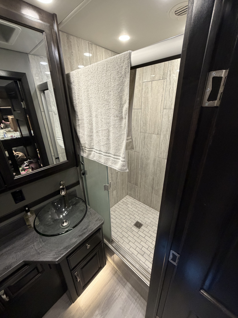 Used 2022 ShowHauler Bunk Model Class C