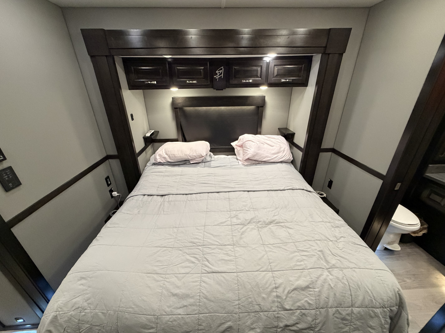 Used 2022 ShowHauler Bunk Model Class C