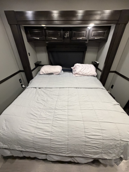 Used 2022 ShowHauler Bunk Model Class C