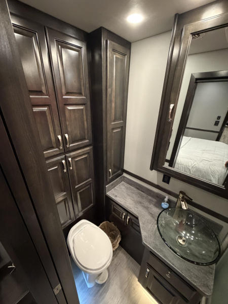 Used 2022 ShowHauler Bunk Model Class C